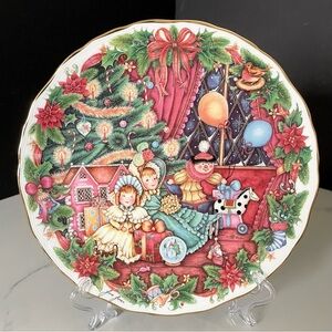 Collector Christmas Plate by Royal Albert